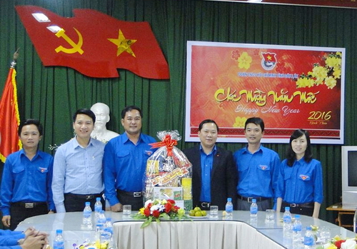 Đồng chí Nguyễn Phi Long chúc Tết cơ quan Tỉnh Đoàn Đắk Lắk